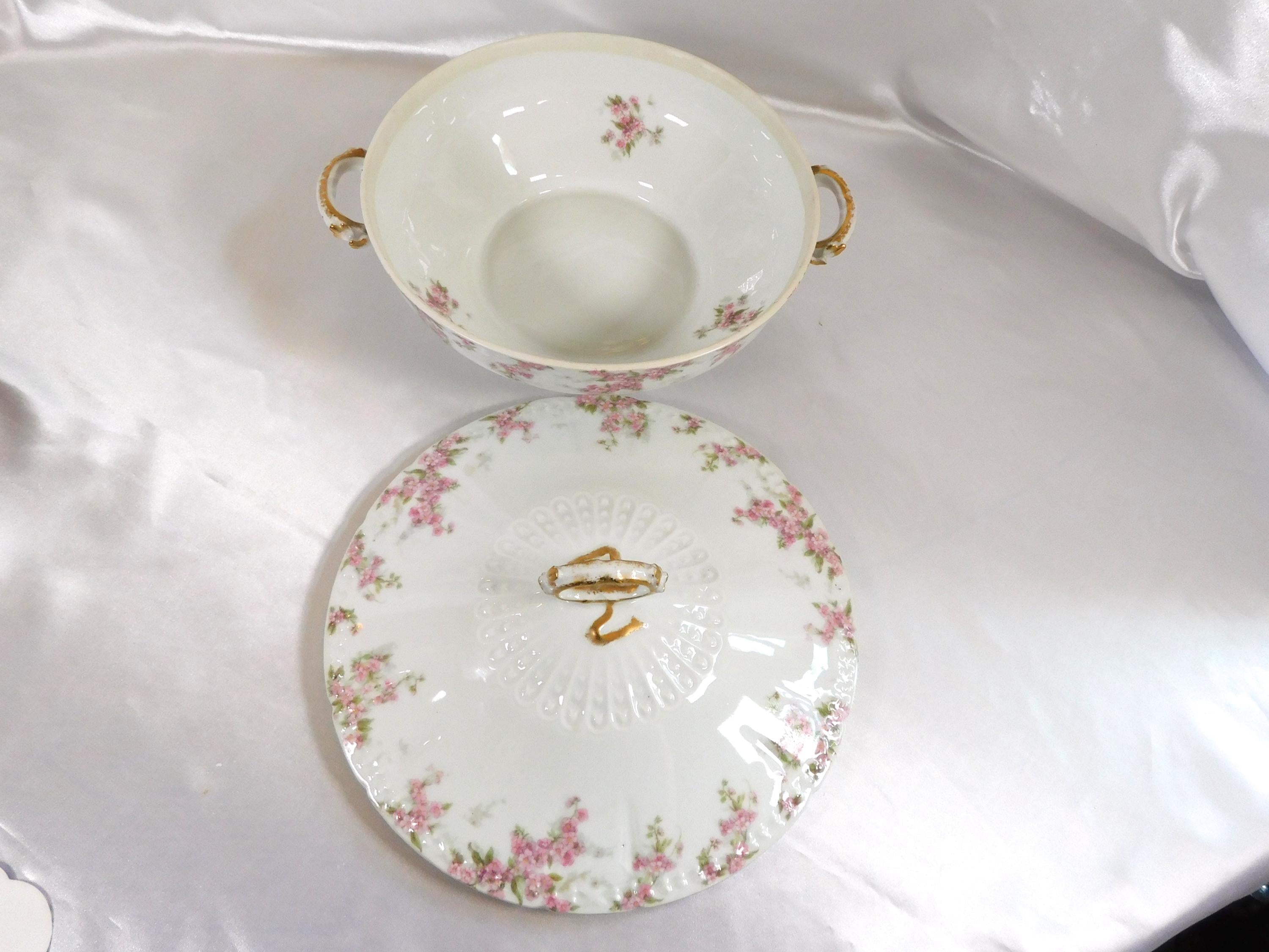 Charles Field Haviland GDA Covered Casserole Dish in Schleiger 1289 # 25018