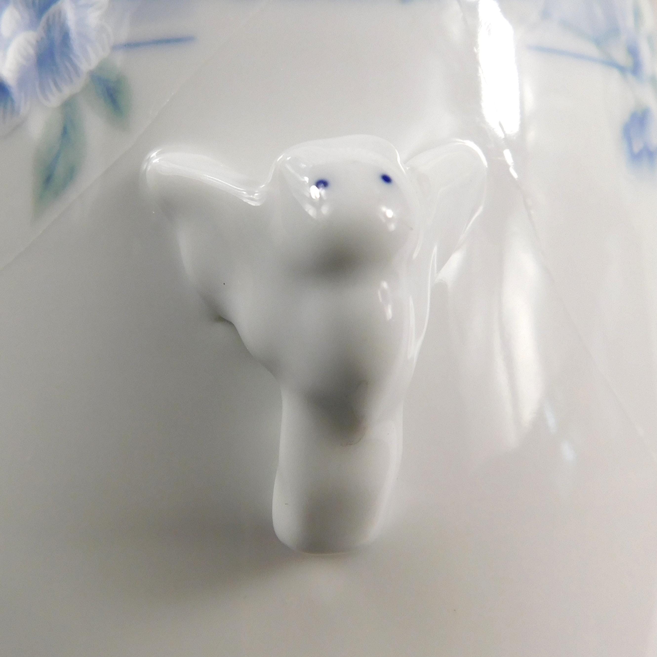 Cheng’s White Jade Porcelain Covered Biscuit Jar with Fairy Handles-Damaged  # 27025