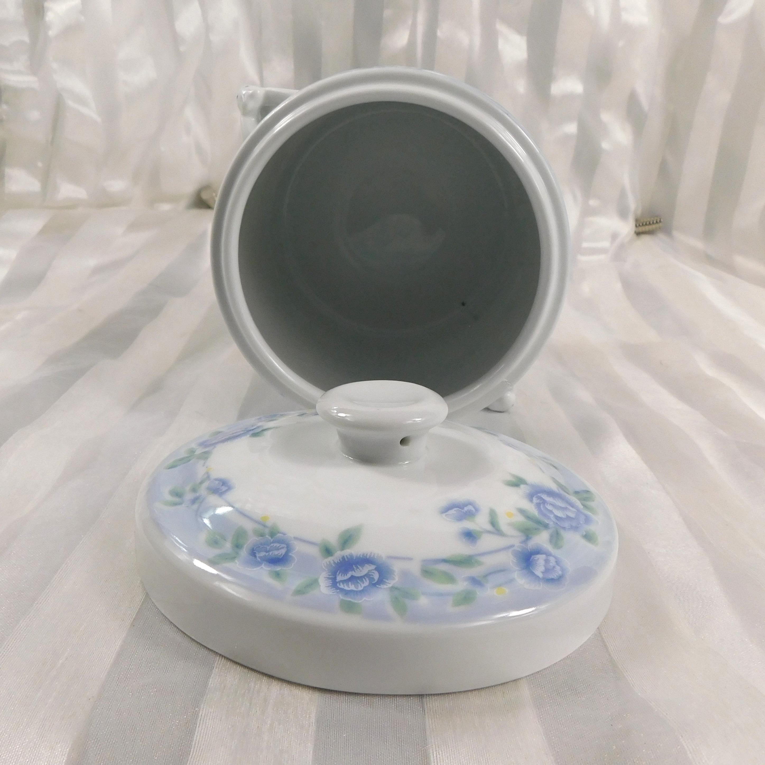Cheng’s White Jade Porcelain Covered Biscuit Jar with Fairy Handles-Damaged  # 27025