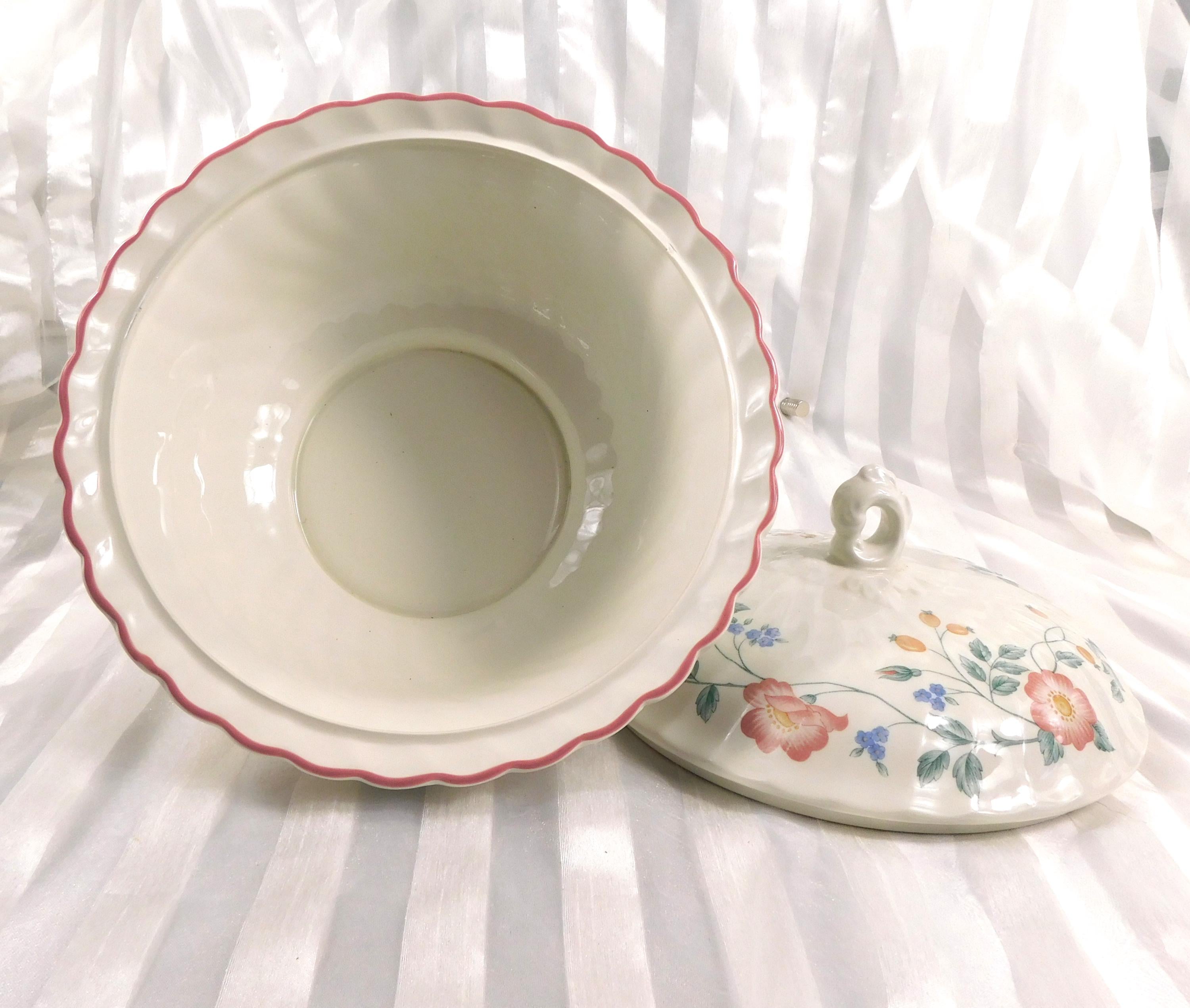 Churchill Round Covered Vegetable Serving Bowl in Briar Rose # 27126